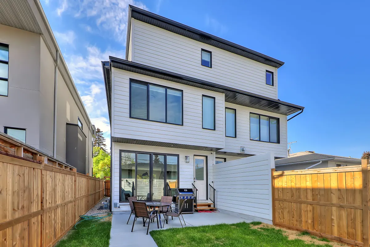 11 St NE, photo 2