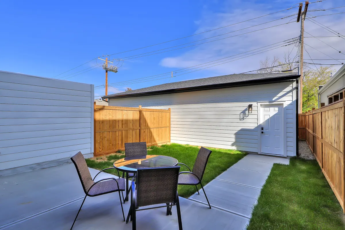 11 St NE, photo 3