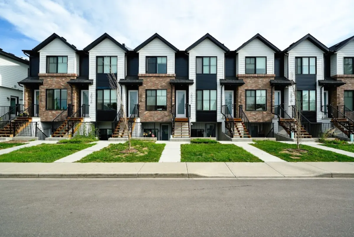 18 Ave NW