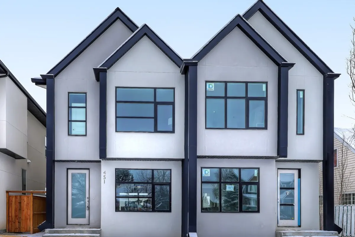 22 Ave NE