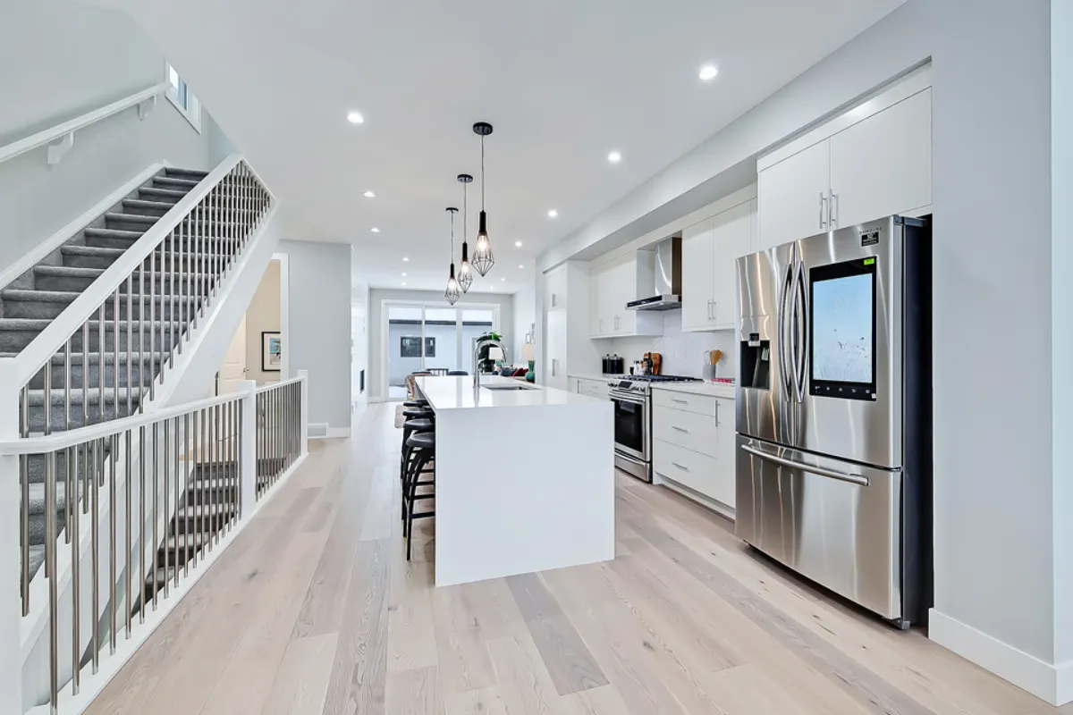 22 Ave NE, photo 2