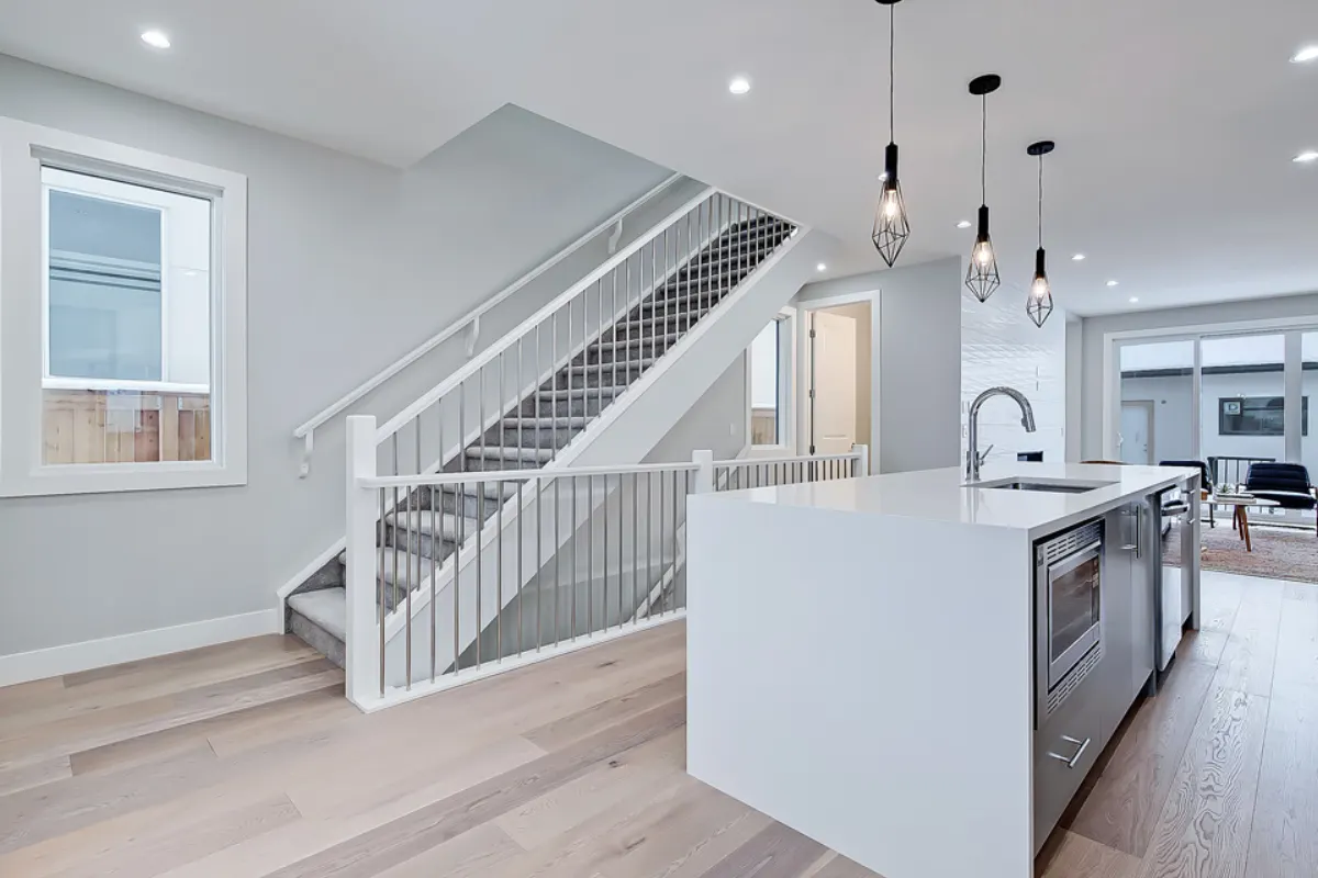 22 Ave NE, photo 3