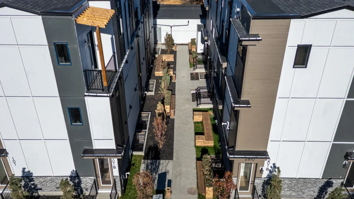 25 Ave NW, photo 3