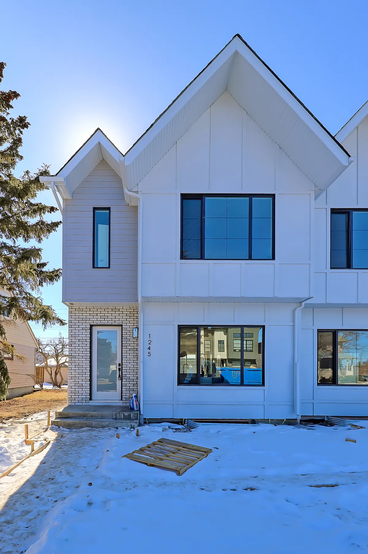 Regal Cres NE