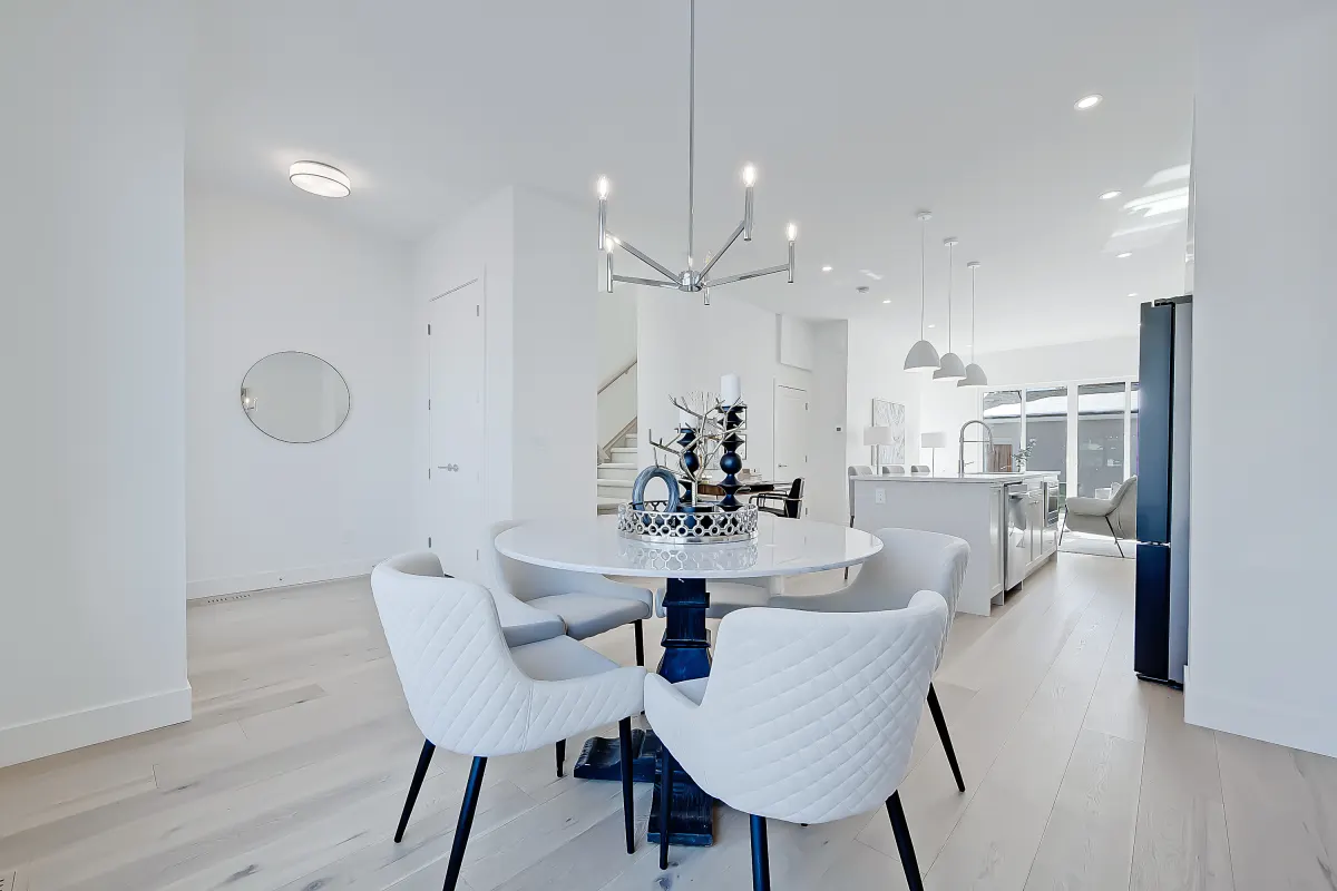 Regal Cres NE, photo 5